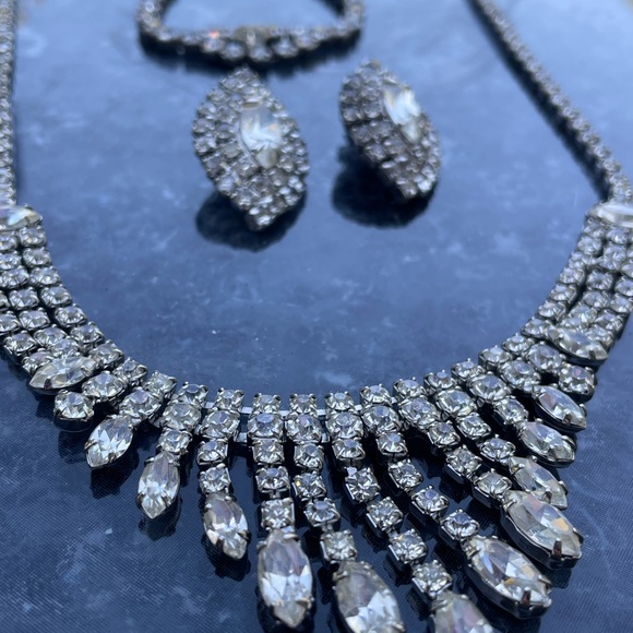Vintage Glam SET Rhinestone Choker, Clip Earrings and Bracelet - Picture 4 of 6